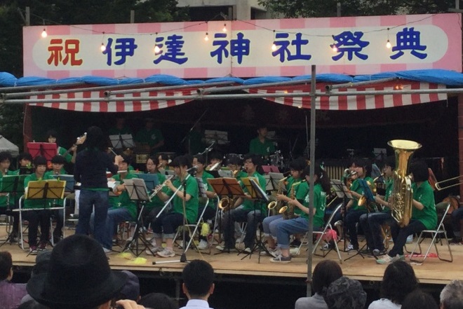 伊達神社例大祭にて吹奏楽局が演奏１